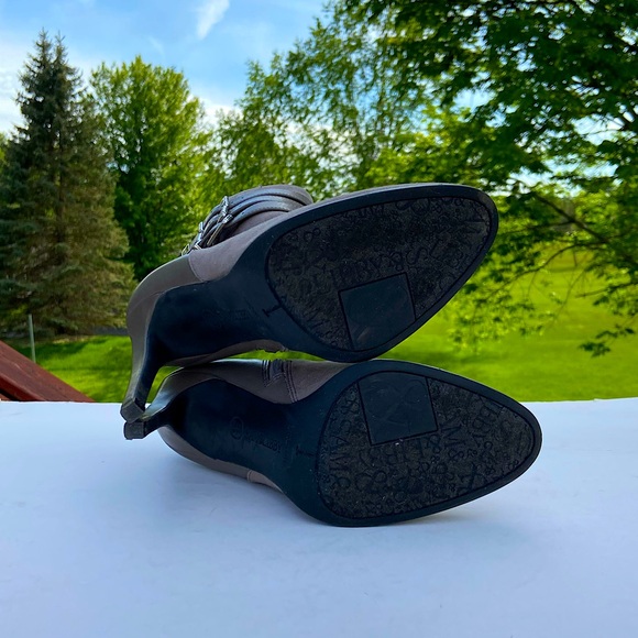 Sam and Libby Heeled Boots - Picture 3 of 3